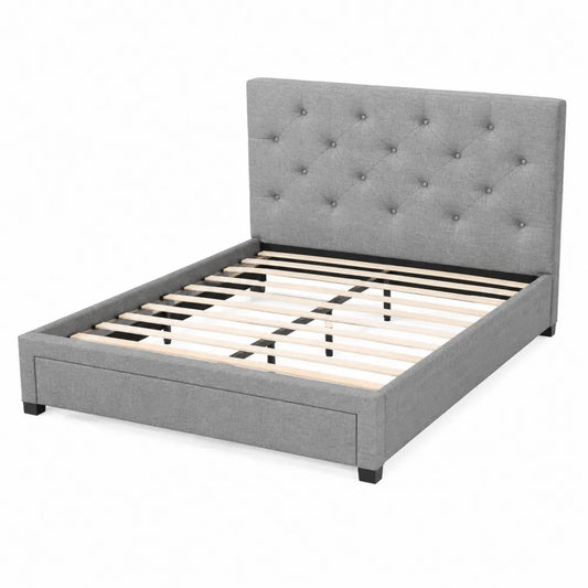 Letto matrimoniale in tessuto grigio con testiera trapuntata